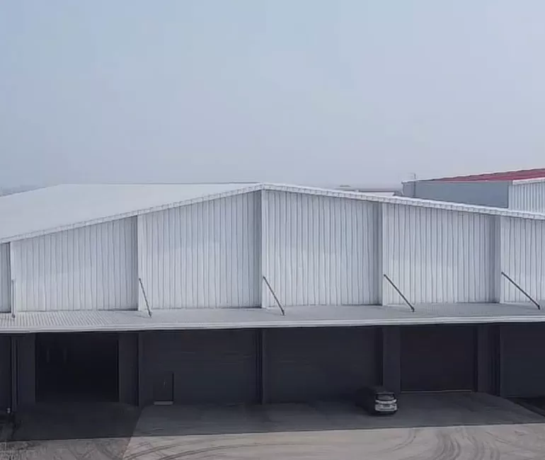Le bâtiment de l'usine de la boutique comme une salle d'exposition est construit par Engineering Magician